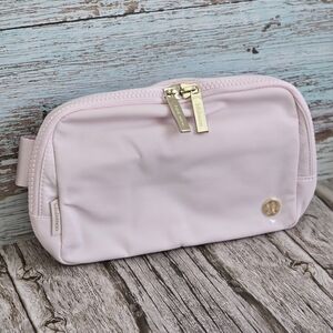 *NWT* LULULEMON Everywhere Belt Bag 2L , Color - Blissful Pink